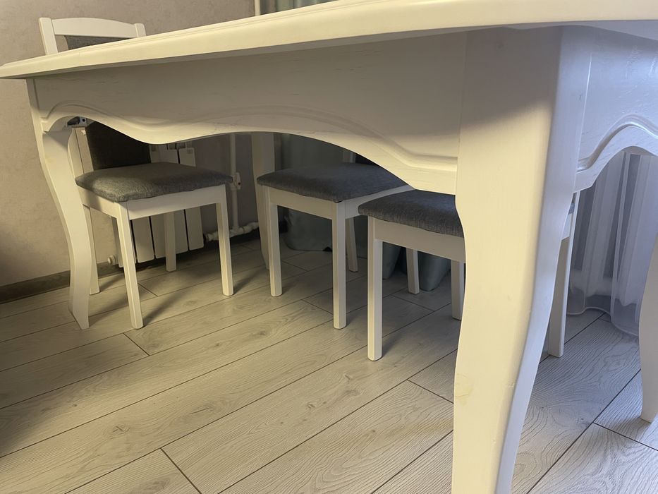 Продам стол  для гостиной