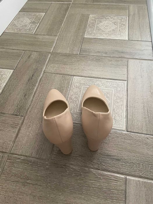 Продам женские туфли