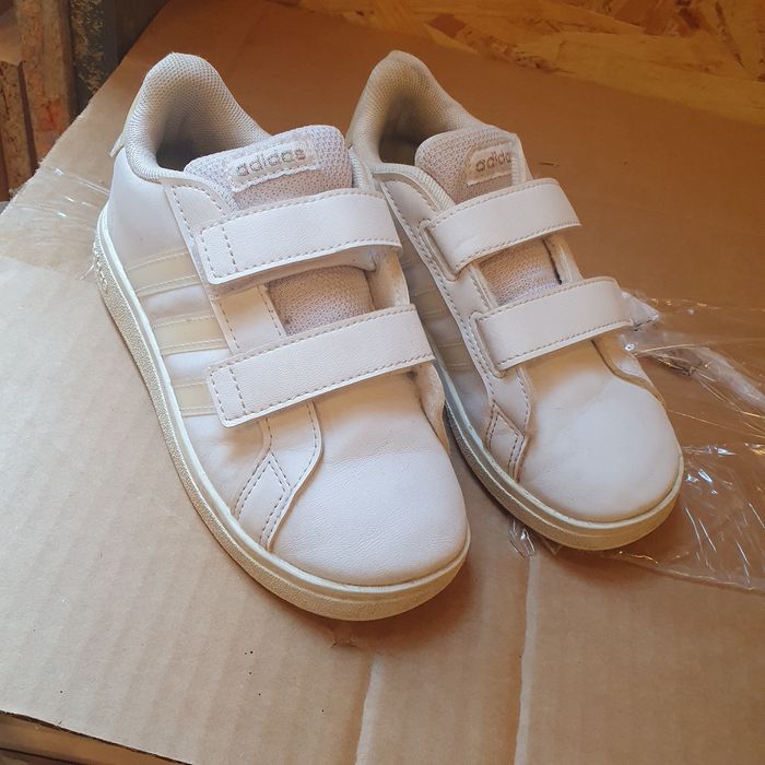 Adidasi Adidas ,mărimea 27