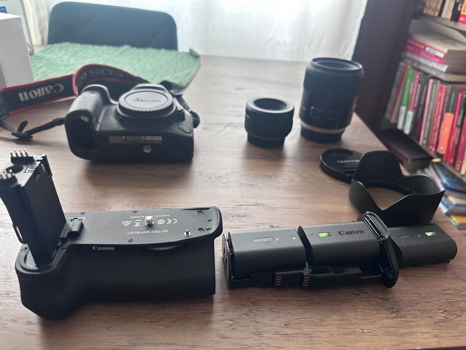 Canon 6D mark ii cu accesorii Se vinde si separat