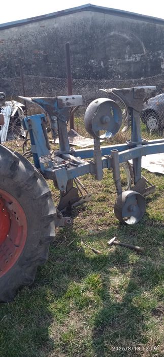 Vând plug reversibl