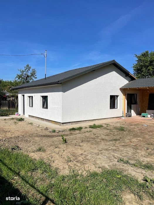 Casa parter,Margineni-Caniparie,teren 400 mp