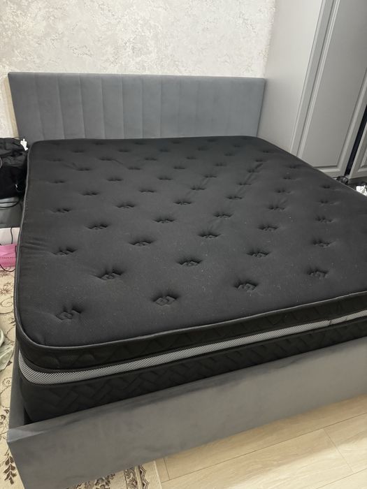 Кровать с матрасом
