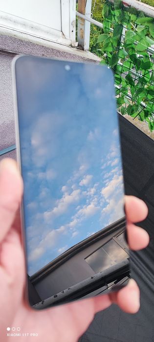 Продавам Xiaomi Redmi 5