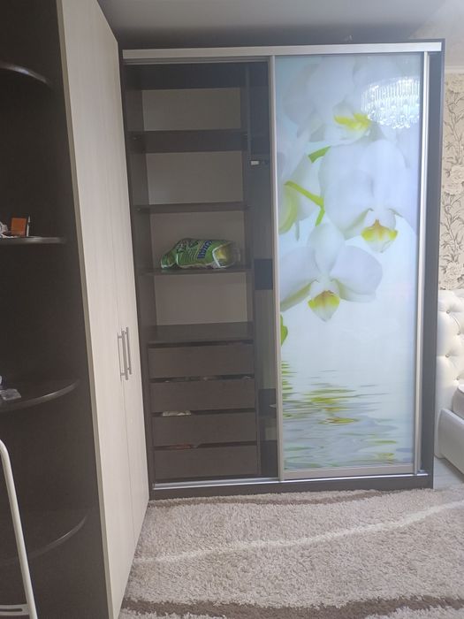 Продам  угловой шкаф