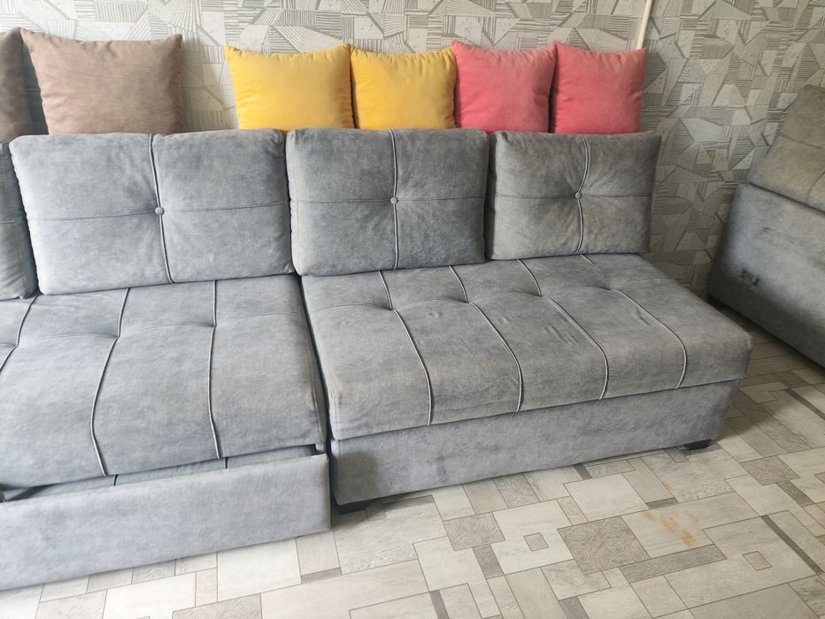 Продам диван угловой . 200. Тысяч