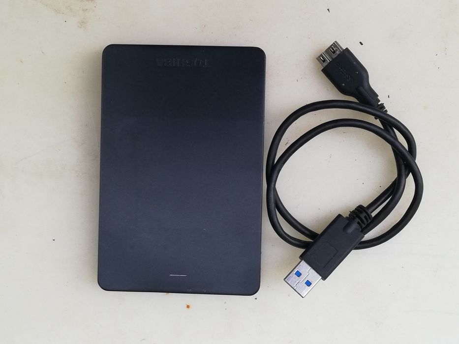 Hard extern 1 TB nou. Este testat.