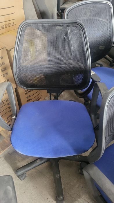 Офисные кресло разные