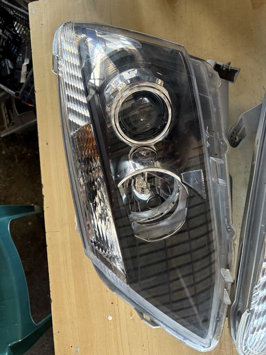 Isuzu D Max 2014 година Фарове