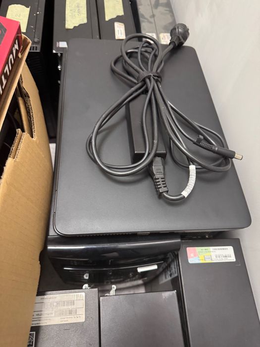 20 компютъра 20 монитора