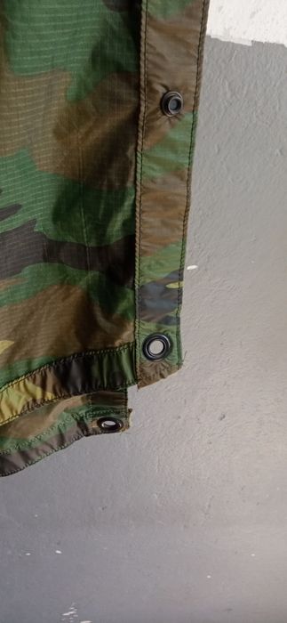 Pelerina  ,umbrela ploaie camuflaj tip  armata  impermabila și suporți