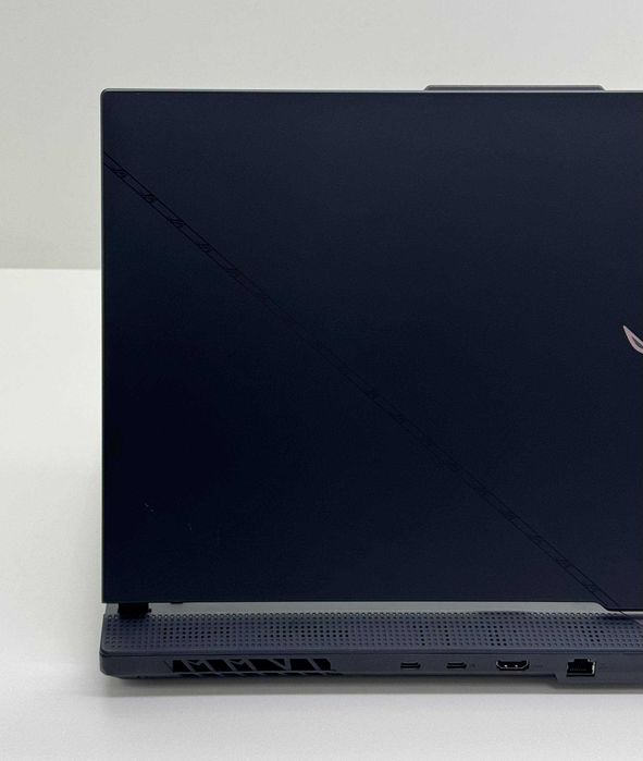 Asus ROG Strix Scar 17 — Ryzen 9 7945HX / RTX 4090 16GB / DDR5 32GB /