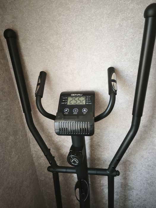 Продам Эллиптический тренажёр Genau