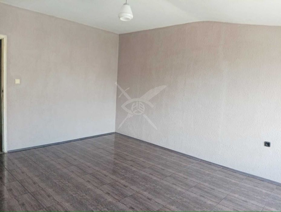 Тристаен апартамент във Възраждане 66399