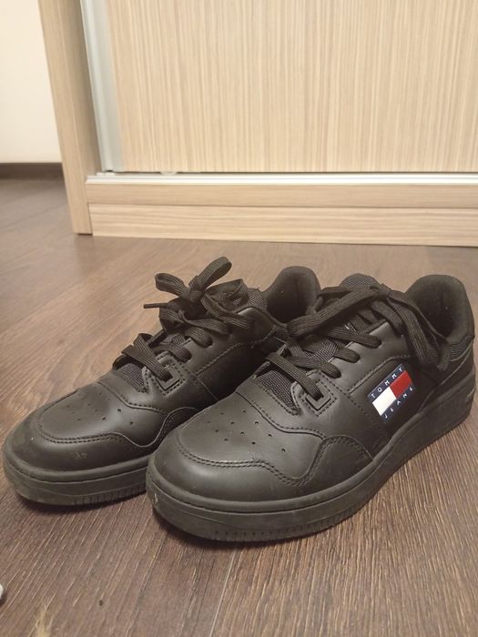 Încălțări  Tommy Hilfinger negre originale de piele