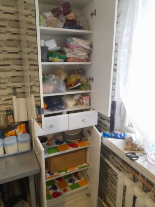 Продаётся шкаф белый.