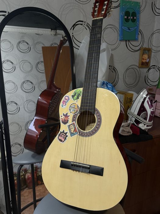 Продаю гитару Акустическую