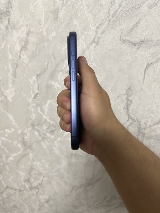 Продам айфон 17 pro esim.