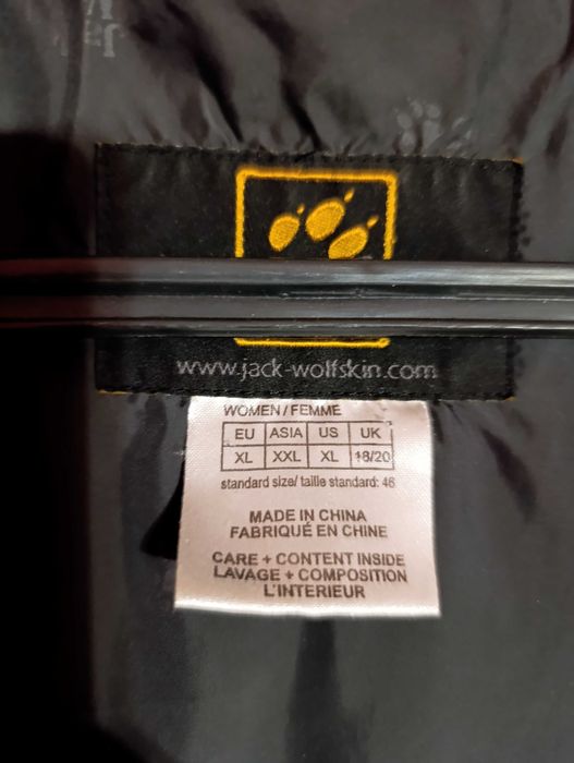 Продавам 2 маркови якета.