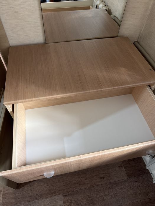 Продаю трюмо с зеркалом