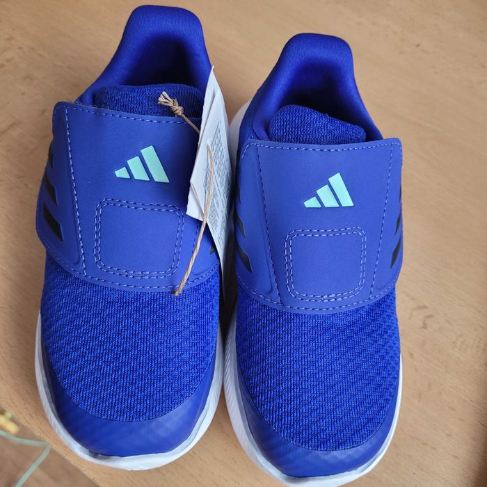 Адидас нови маратонки за момче 27 номер