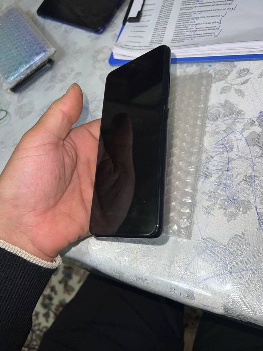 Samsung j 4 3/32 yaxshi