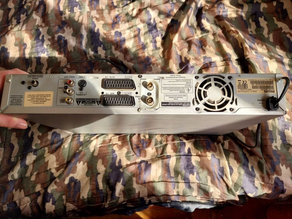 Vând DVD-player,nefolosit, 200 de lei.