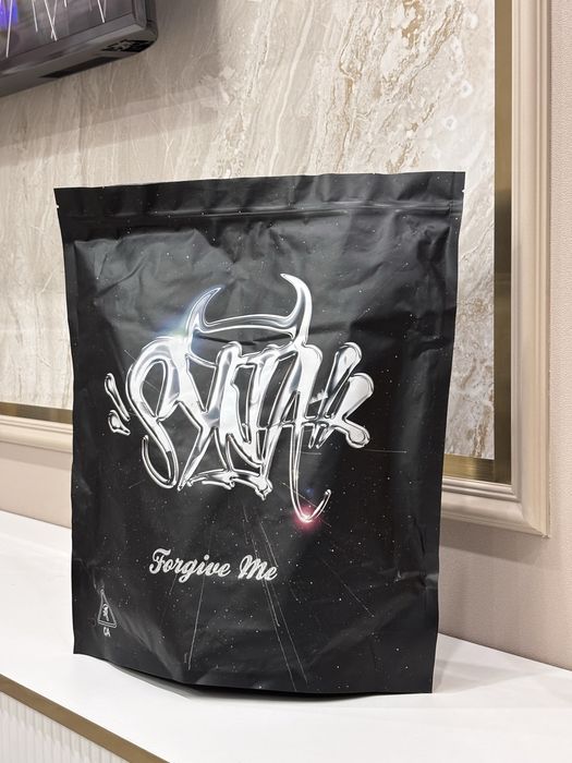 Футболка Syna World