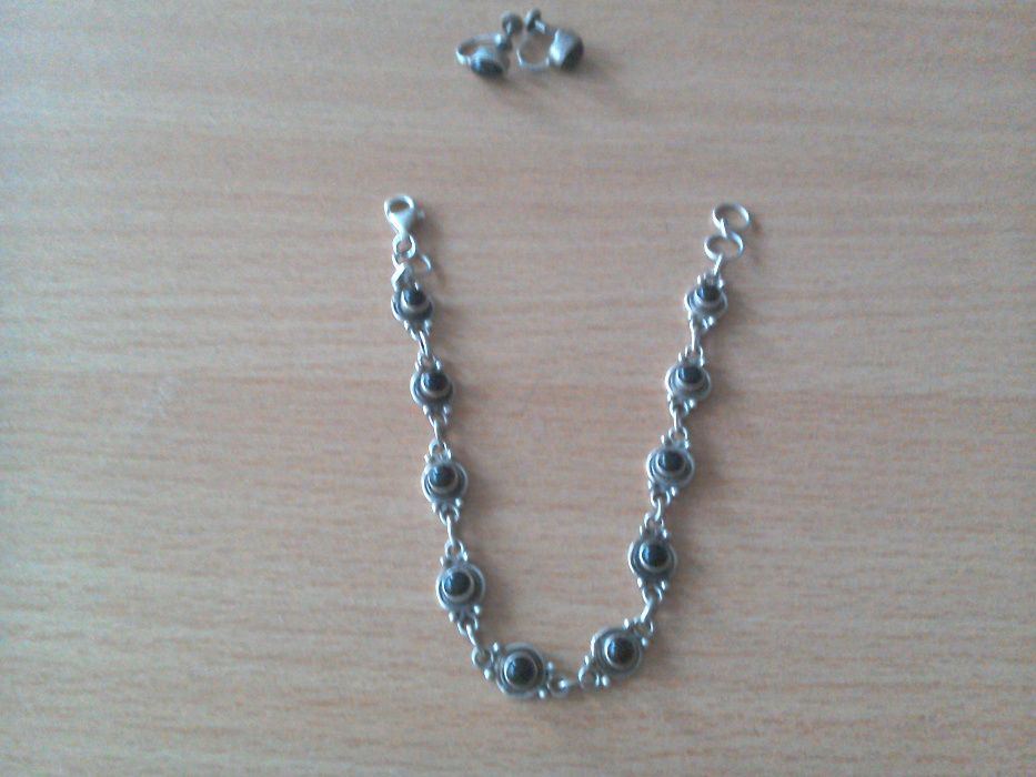 Cercei argint, onix (cerceii nu necesită găuri în urechi)