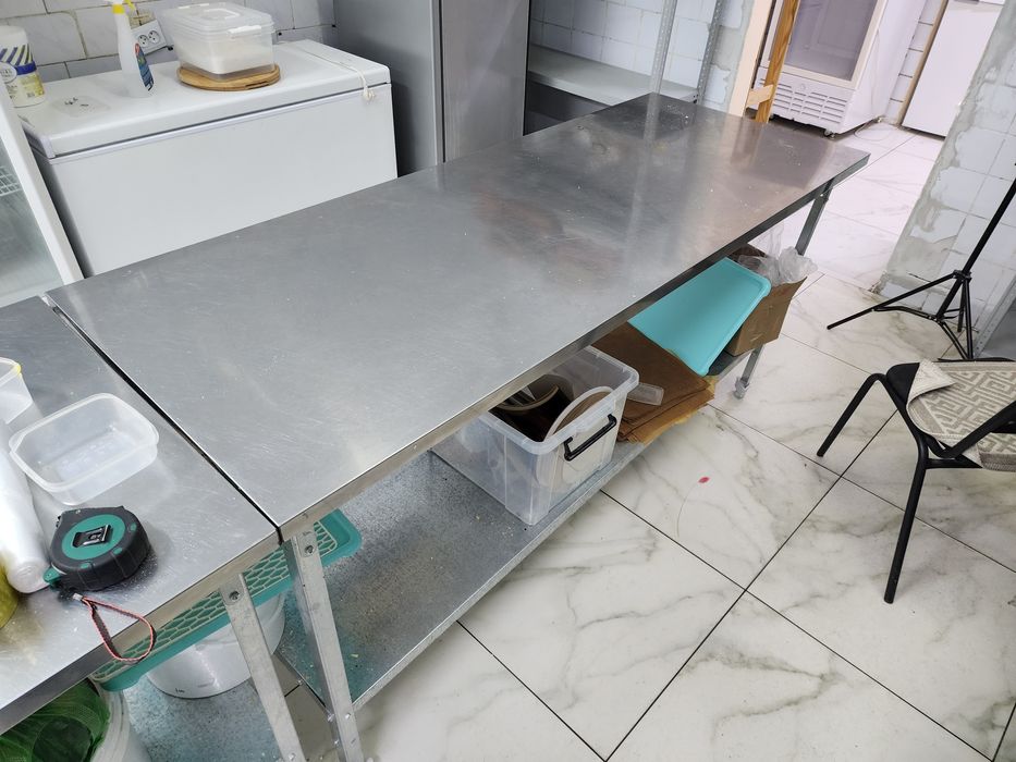 Стол из нержавеющей стали в наличие 2шт