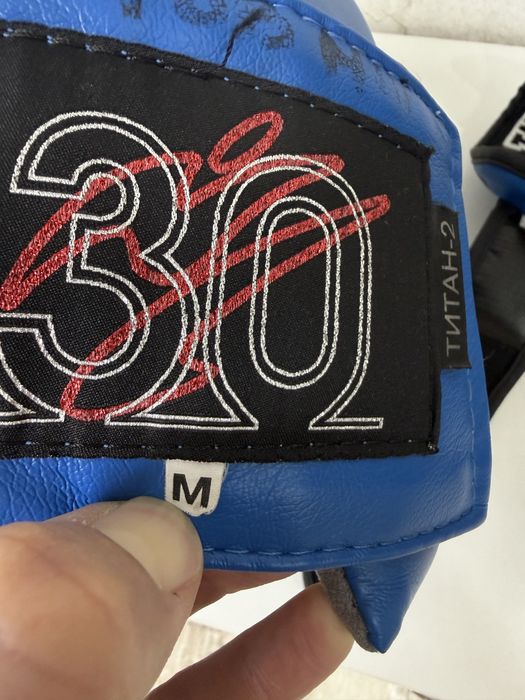 Продам экипировку (шлем и перчатки )