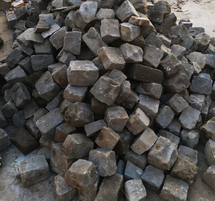 Piatra cubica pavaj curte