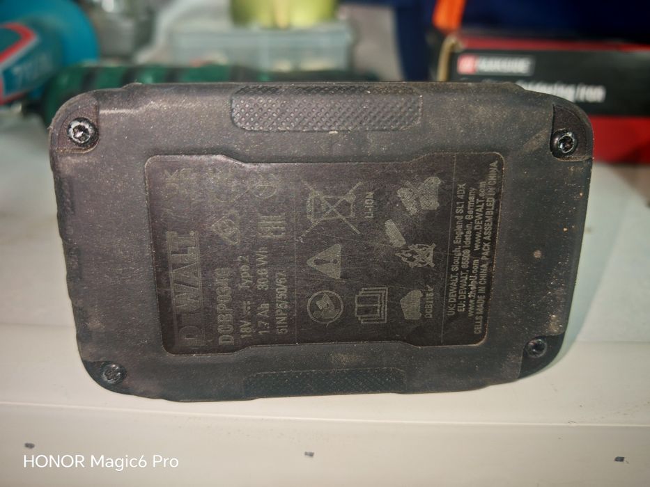 Акумулаторен винтоверт DeWALT ударен с 2 батерии и зарядно, 18 V, 1.7