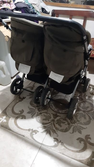 Продаётся коляска для двойни или близнецов.