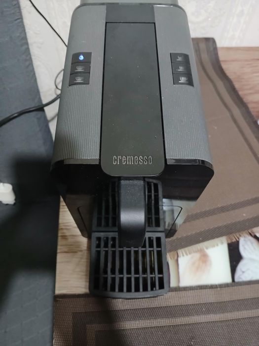 Vând aparat de cafea cu capsule cremesso
