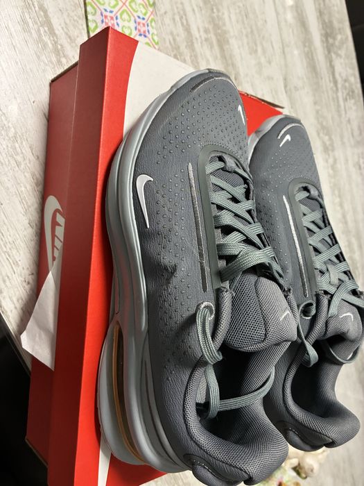 Маратонки Nike  ZOOM UPTURN