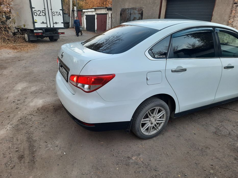 Автомобмль Ниссан Альмера