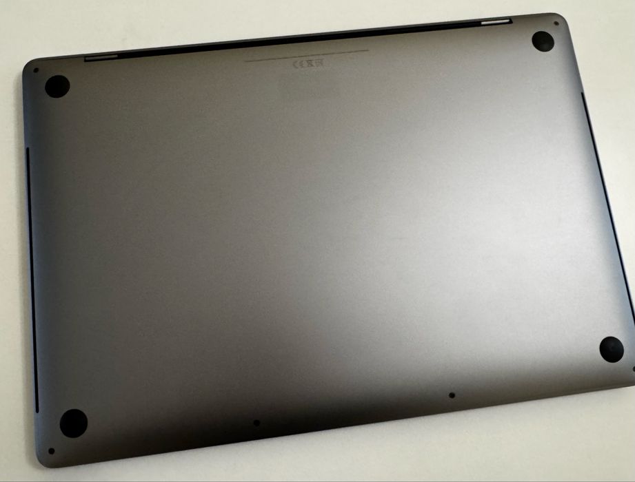 Apple MacBook Pro 16 Inch 2019 i7 16 RAM 512 GB 2,6 GHz Gray