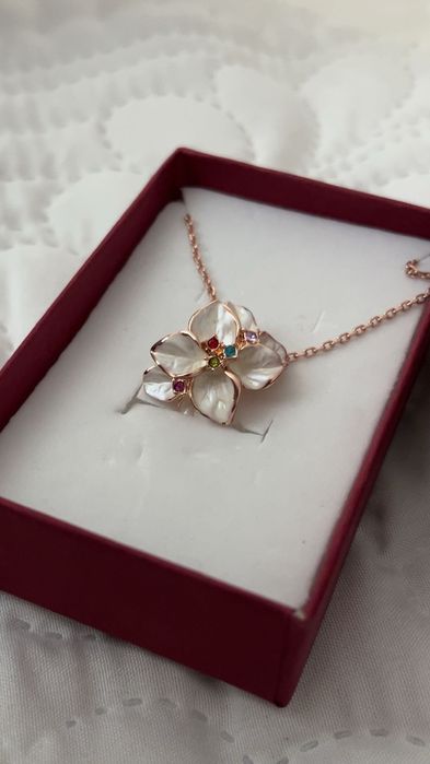 Дамско колие с камъни на сваровски