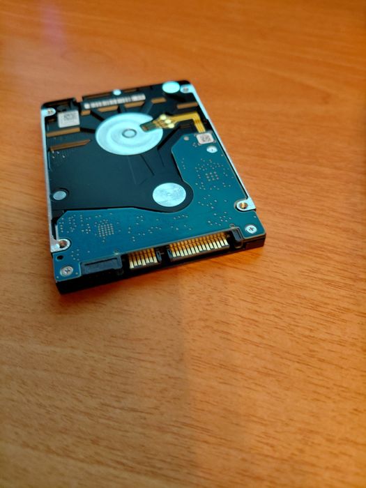 Продам новый 1тб