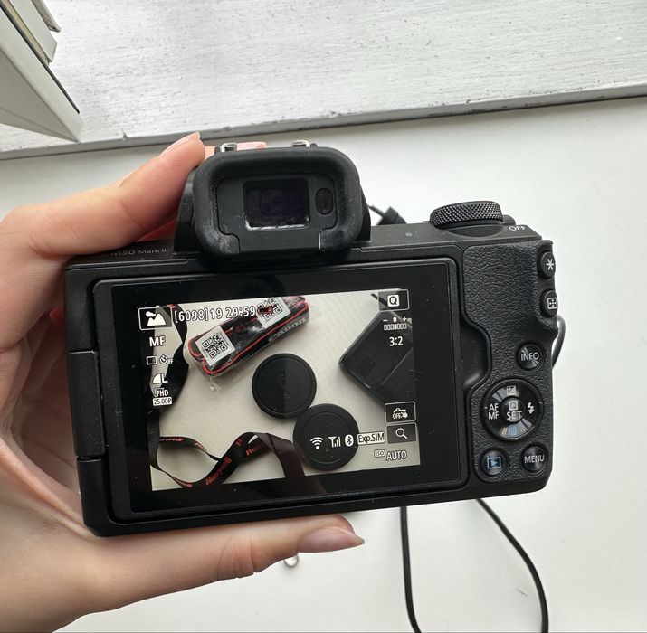 Canon EOS M50 Mark II + обектив 15-45mm – чисто нова камера