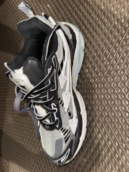 Off White Be Right Back