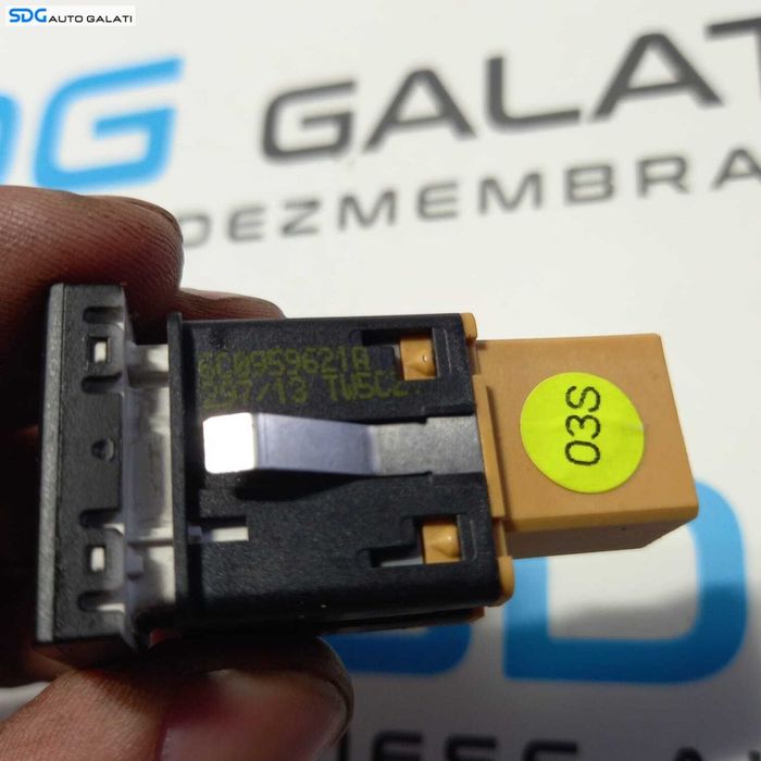 Buton Incalzire Degivrare Luneta Geam Sticla de pe Hayon Haion Portbagaj Volkswagen Polo 6R 2009 - 2018 Cod 6C0959621A [2280]