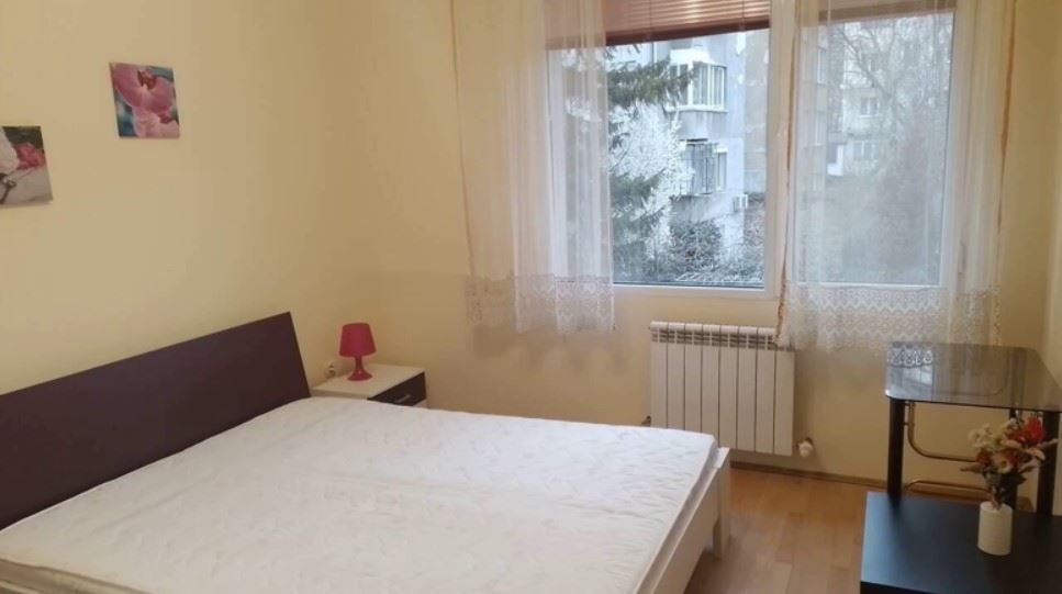 Дава се под наем Двустаен апартамент в София, Център - 60 кв.м за 697.17 € - Снимка #2