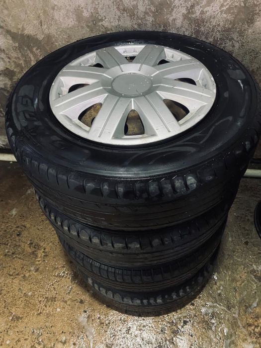 Продам шины 14 размер сняли Кобальт