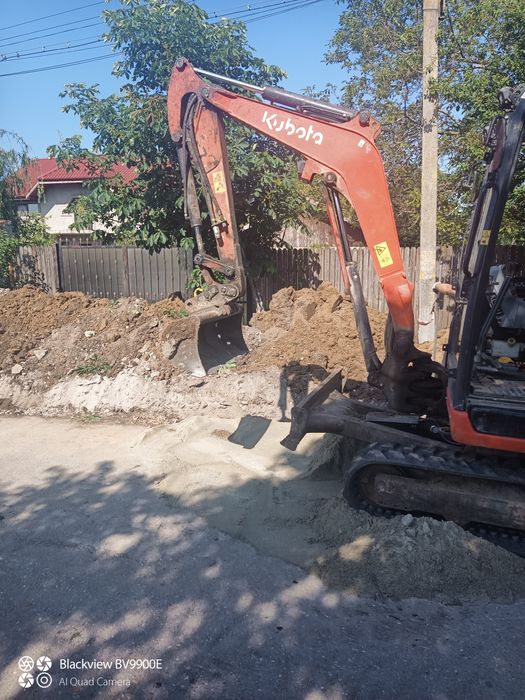 Execut lucrări cu miniexcavator