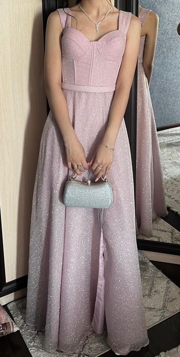 Продаю платье разные