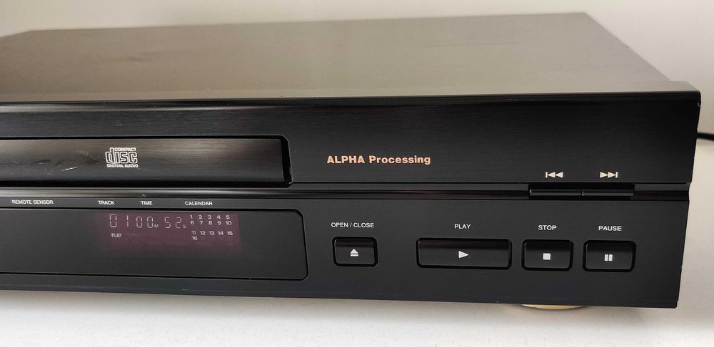 CD Player Denon DCD-735 – ALPHA Processing – Dual DAC – Optical – Made in Europe