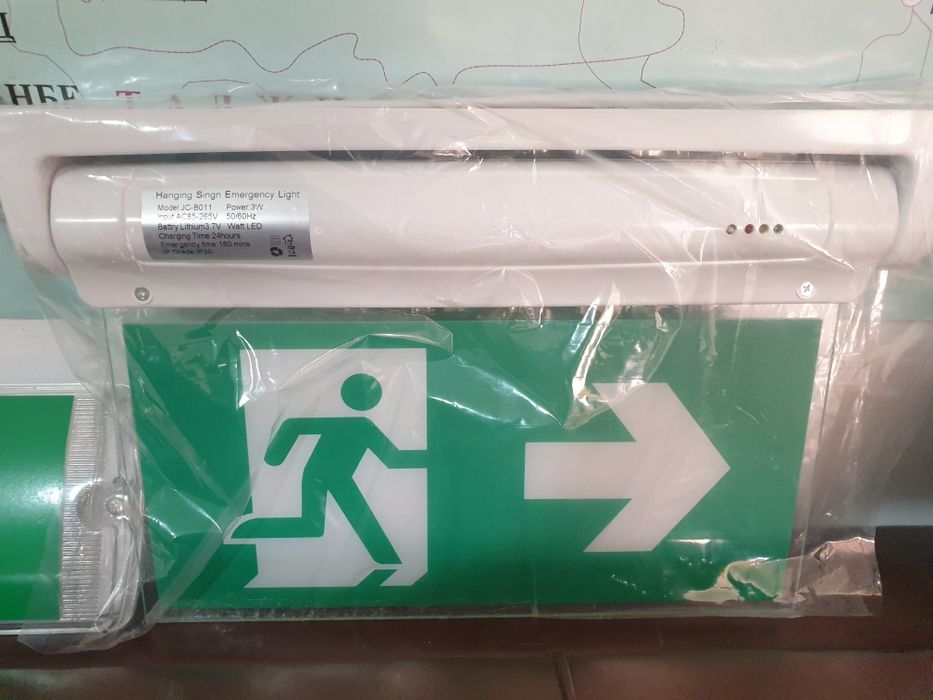 Аварийных выход знаки