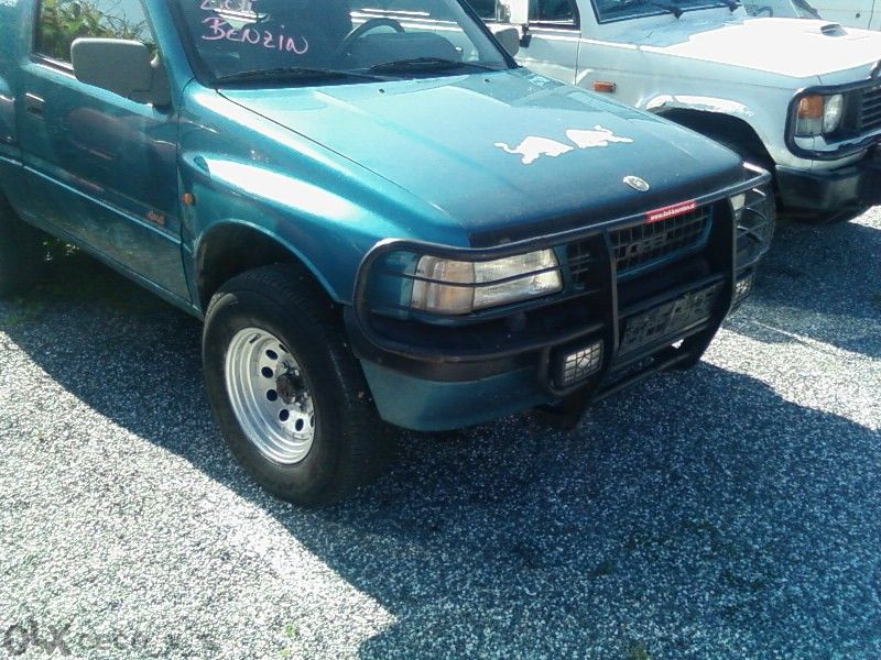 Опел фронтера на части.